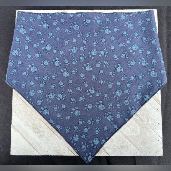 Blue paw print bandana size large - Picture 1 of 2